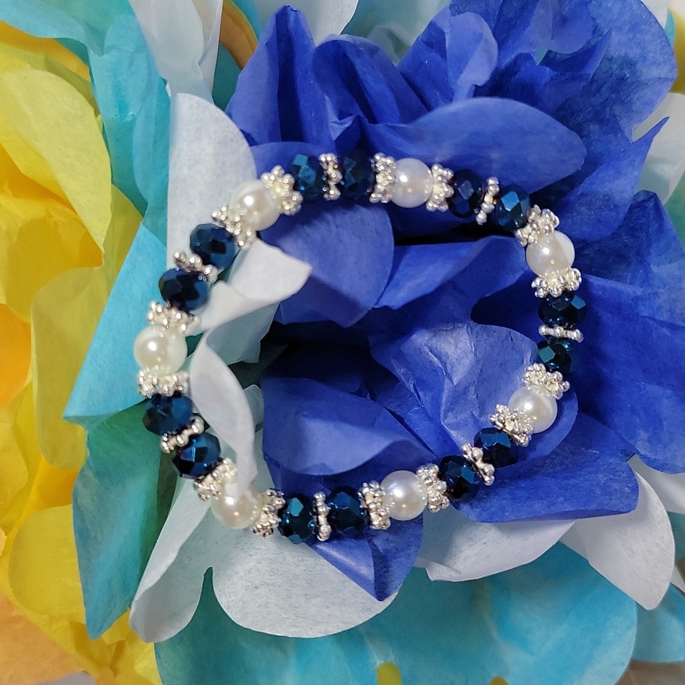 Beautiful Blue & Pearllized Bead Bracelet